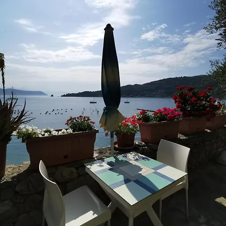 La Palafitta Bed and breakfast